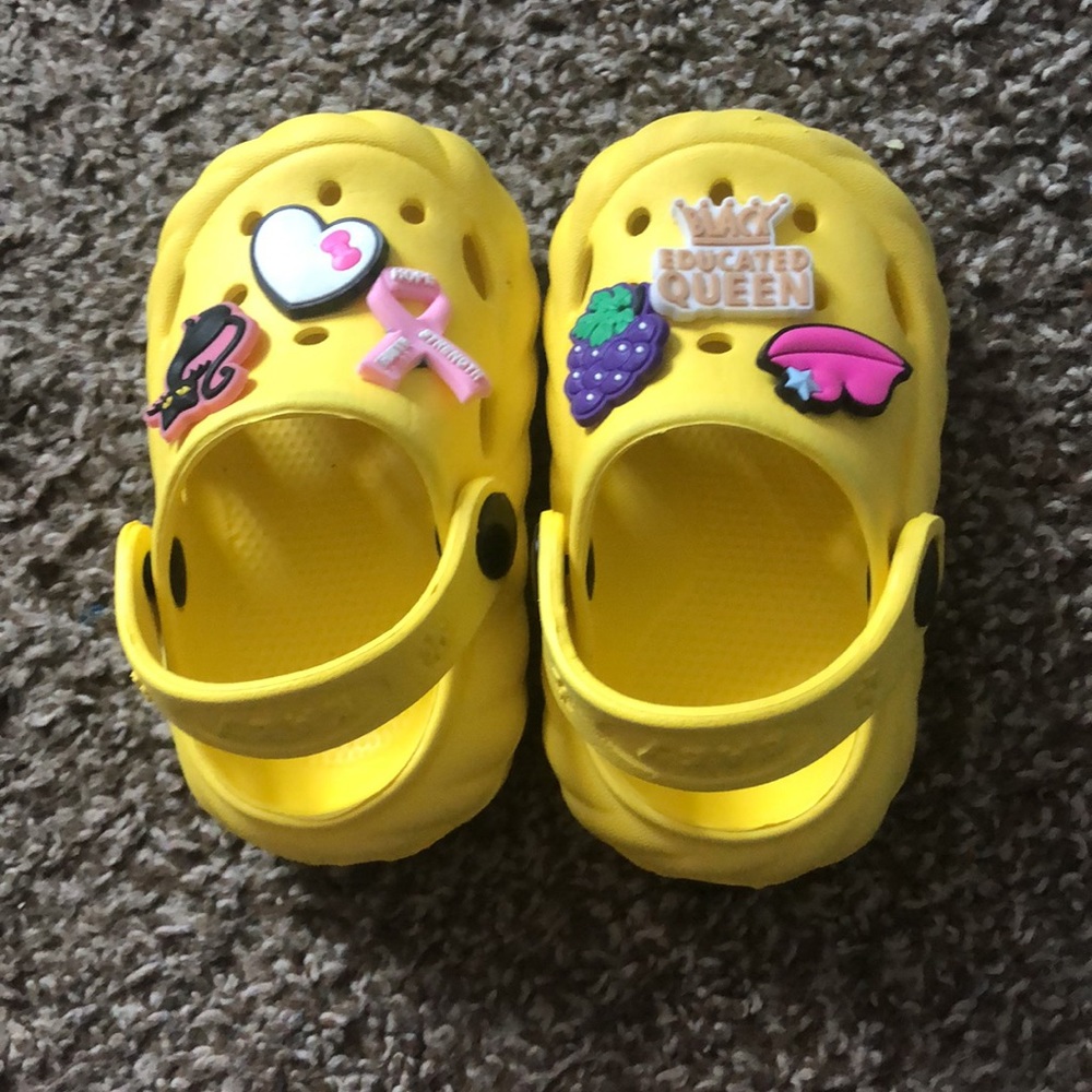 Crocs bundle - Picture 2 of 7